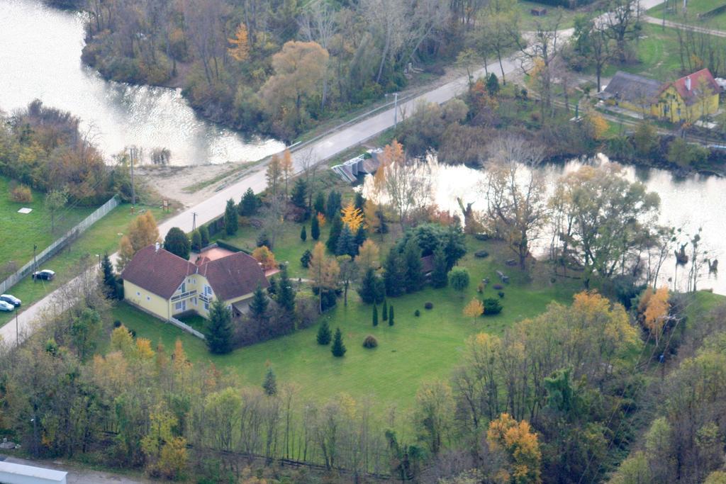 Villa Hedi Panzió Dunakiliti Exterior foto