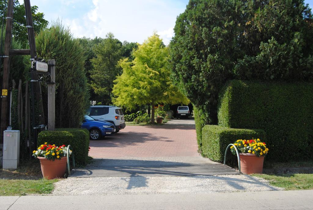 Villa Hedi Panzió Dunakiliti Exterior foto